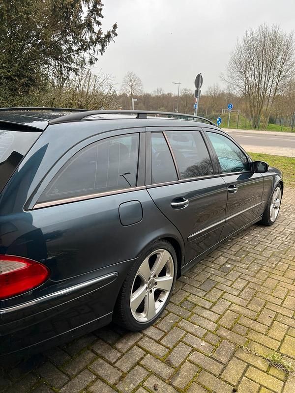 Gebraucht Mercedes E320 204 PS (150 kW) 2003 Blau Kombi