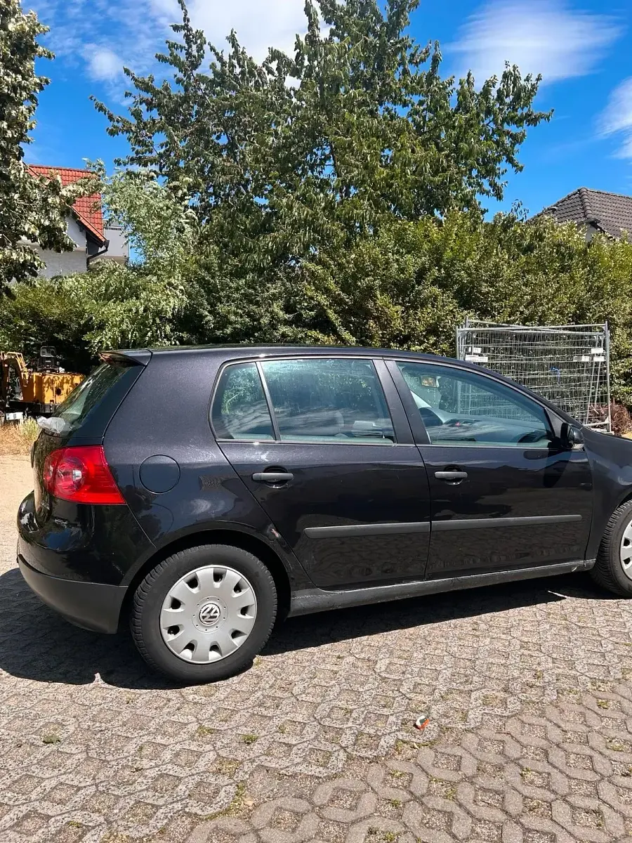 Gebraucht VW Golf V 102 PS (75 kW) 2004 Schwarz Kleinwagen
