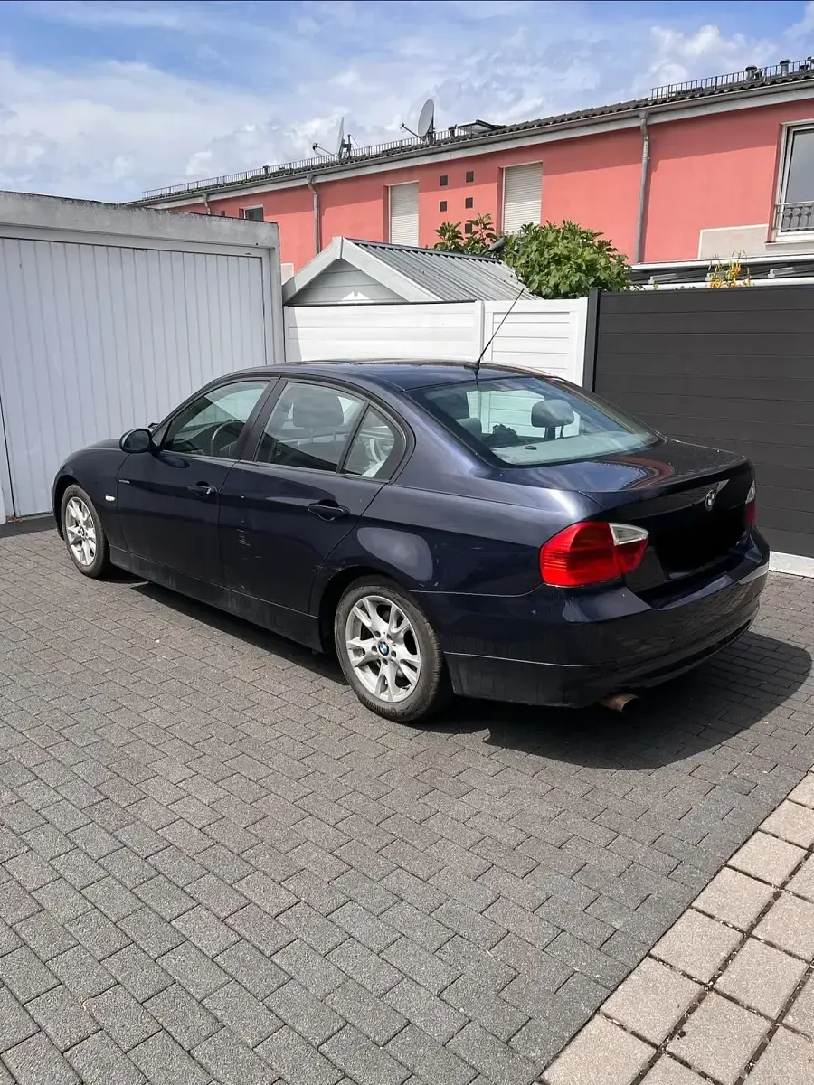 Gebraucht BMW 320 163 PS (119 kW) 2007 Schwarz Limousine