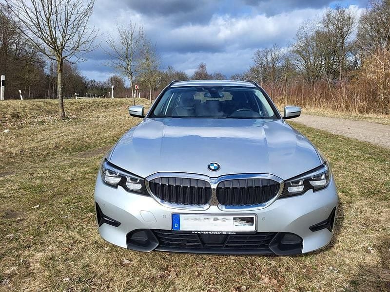 Gebraucht BMW 320 Advantage 190 PS (139 kW) 2020 Silber Kombi