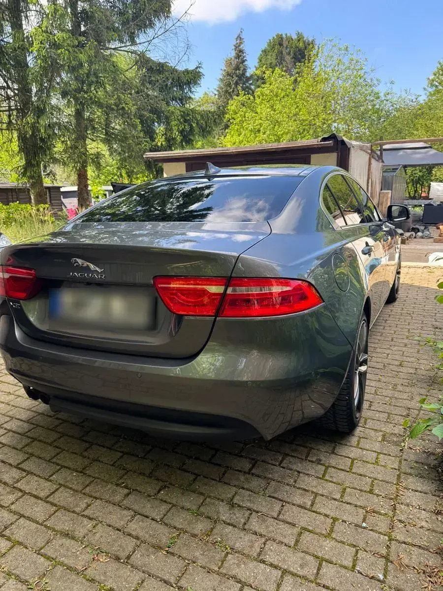 Gebraucht Jaguar XE Prestige 179 PS (131 kW) 2015 Grau Limousine