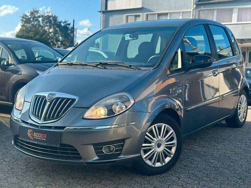 Grau Gebraucht 2011 Lancia Musa Gold Van / Kleinbus | 2.900 € (Guter Preis) - Bild 1/4