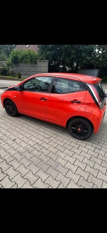 Gebraucht Toyota Aygo 69 PS (50 kW) 2014 Orange Kleinwagen
