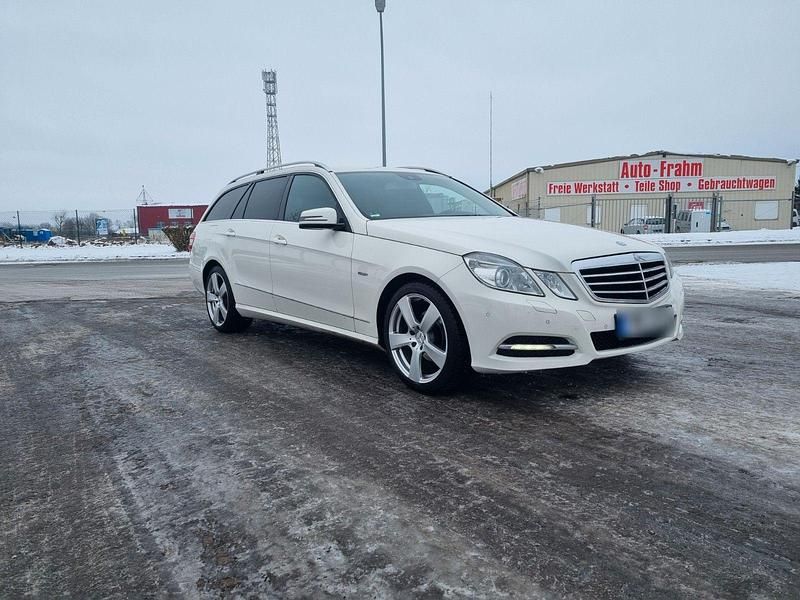 Gebraucht Mercedes E220 Avantgarde 170 PS (125 kW) 2010 Weiß Kombi