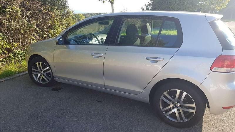 Silber Gebraucht 2009 VW Golf VI Comfortline Limousine | 6.350 € (Fairer Preis) - Bild 1/4