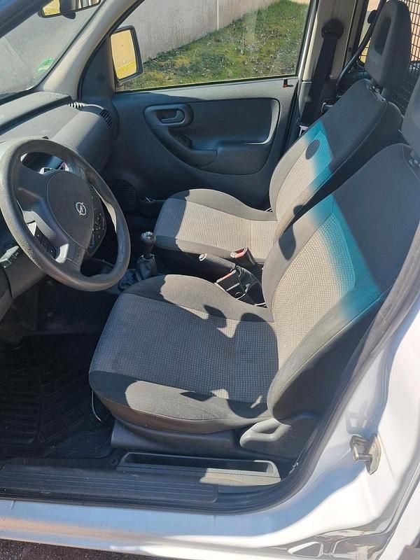 Gebraucht Opel Combo 75 PS (55 kW) 2011 Weiß Pickup
