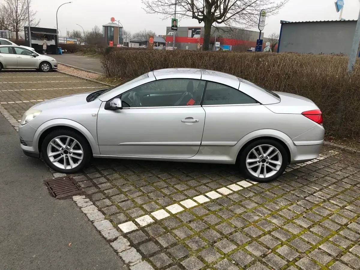 Gebraucht Opel Astra 136 PS (100 kW) 2008 Silber Cabrio