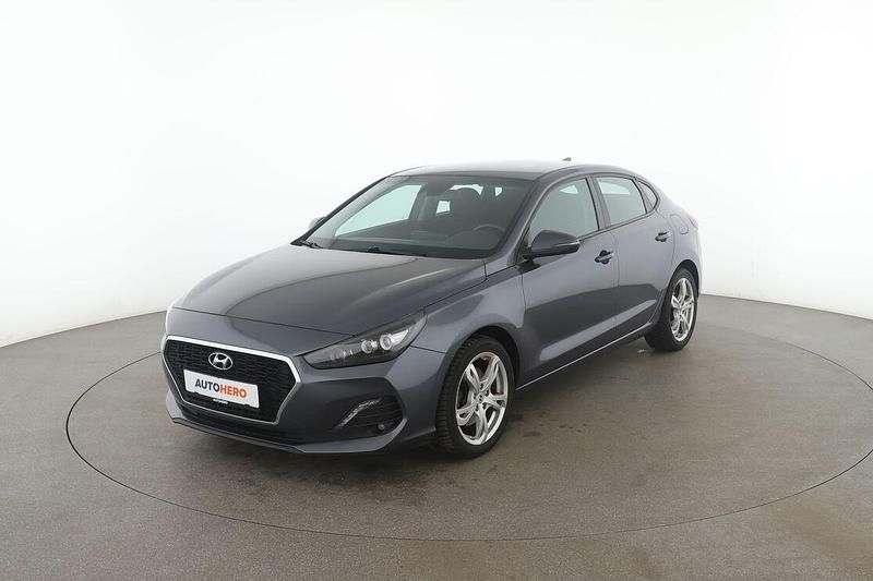 Grau Gebraucht 2020 Hyundai i30 Trend Limousine | 14.720 € (Fairer Preis) - Bild 1/3