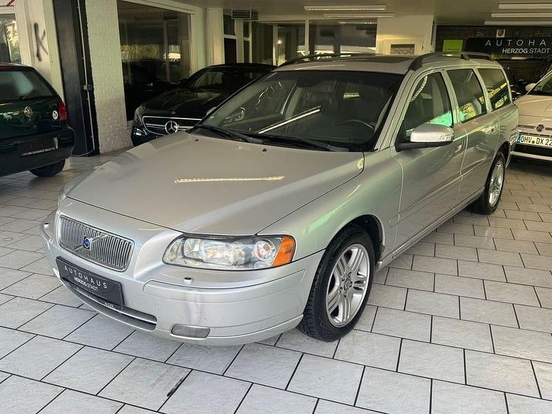 Grau Gebraucht 2006 Volvo V70 Kinetic Kombi | 5.999 € - Bild 1/4