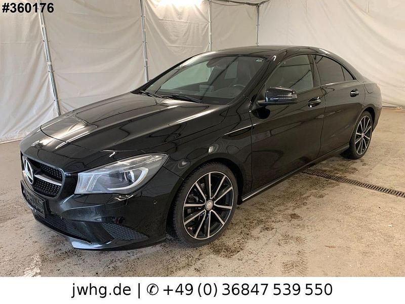 Schwarz Gebraucht 2015 Mercedes CLA180 Limousine | 13.490 € (Guter Preis) - Bild 1/4
