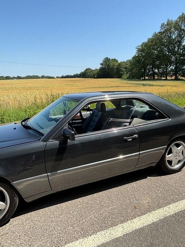 Gebraucht Mercedes 230 150 PS (110 kW) 1992 Schwarz Coupé