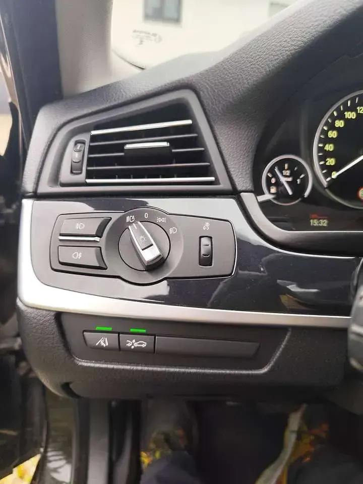 Gebraucht BMW 525 Sport Line 204 PS (150 kW) 2011 Schwarz Kombi