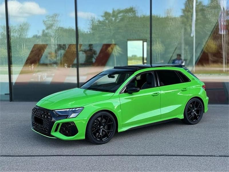 Grün Gebraucht 2024 Audi RS3 Sportback Sport Kleinwagen | 59.900 € (Fairer Preis) - Bild 1/4
