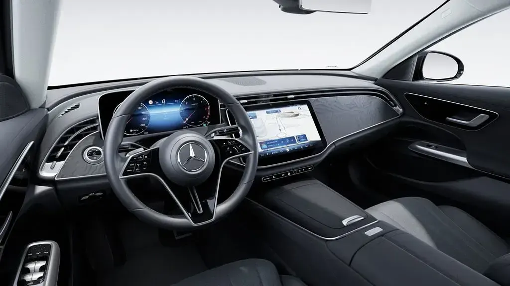 Gebraucht Mercedes E220 Avantgarde 197 PS (144 kW) 2025 Graphitgrau Limousine
