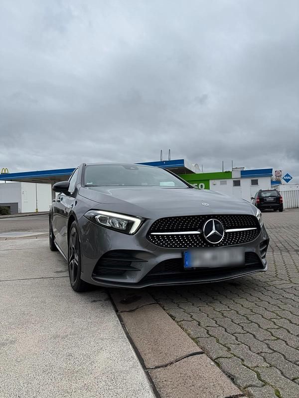 Silber Gebraucht 2022 Mercedes A220 Limousine | 29.999 € (Guter Preis) - Bild 1/4