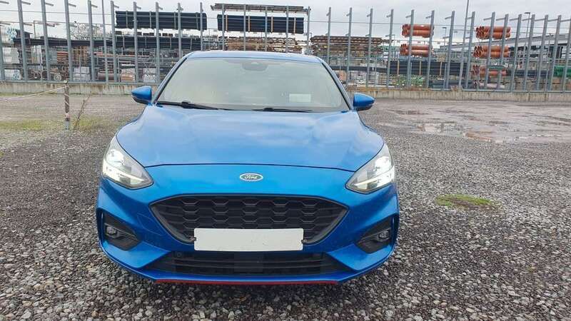 Blau Gebraucht 2019 Ford Focus ST-Line Limousine | 14.000 € (Guter Preis) - Bild 1/4