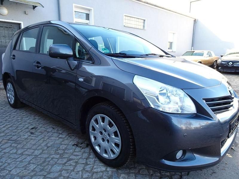 Gebraucht Toyota Verso Edition 147 PS (108 kW) 2010 Grau Van / Kleinbus