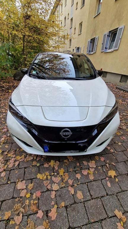 Gebraucht Nissan Leaf Tekna 110 kW (150 PS) 2022 Weiß Kleinwagen