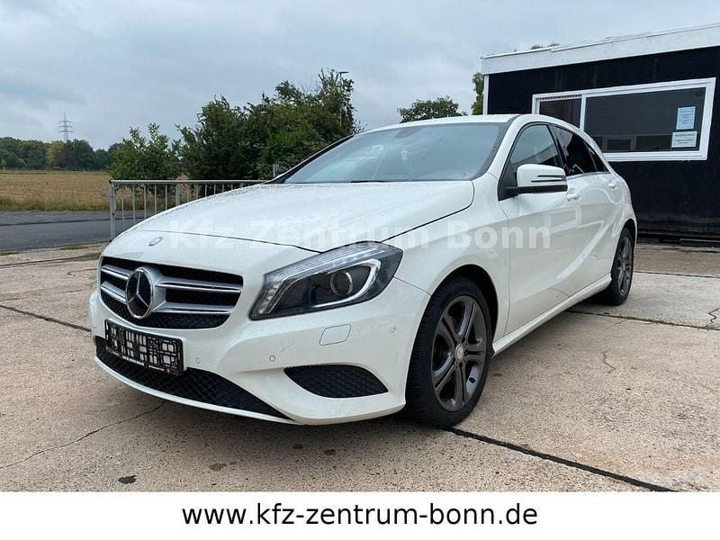 Weiß Gebraucht 2013 Mercedes A180 Urban Limousine | 9.480 € (Superpreis) - Bild 1/4