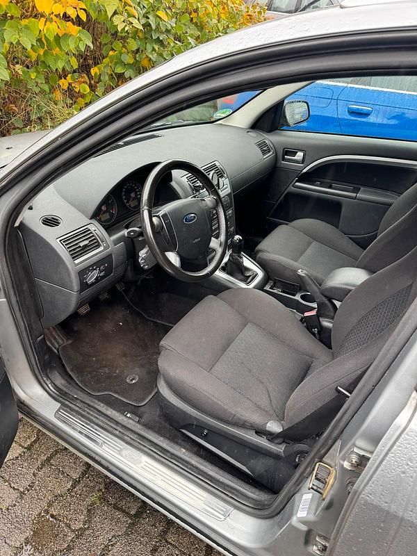 Silber Gebraucht 2004 Ford Mondeo Kombi | 2.299 € - Bild 1/2