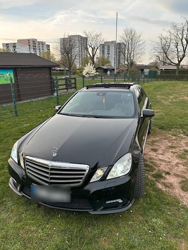 Gebraucht Mercedes E300 235 PS (172 kW) 2011 Schwarz Limousine