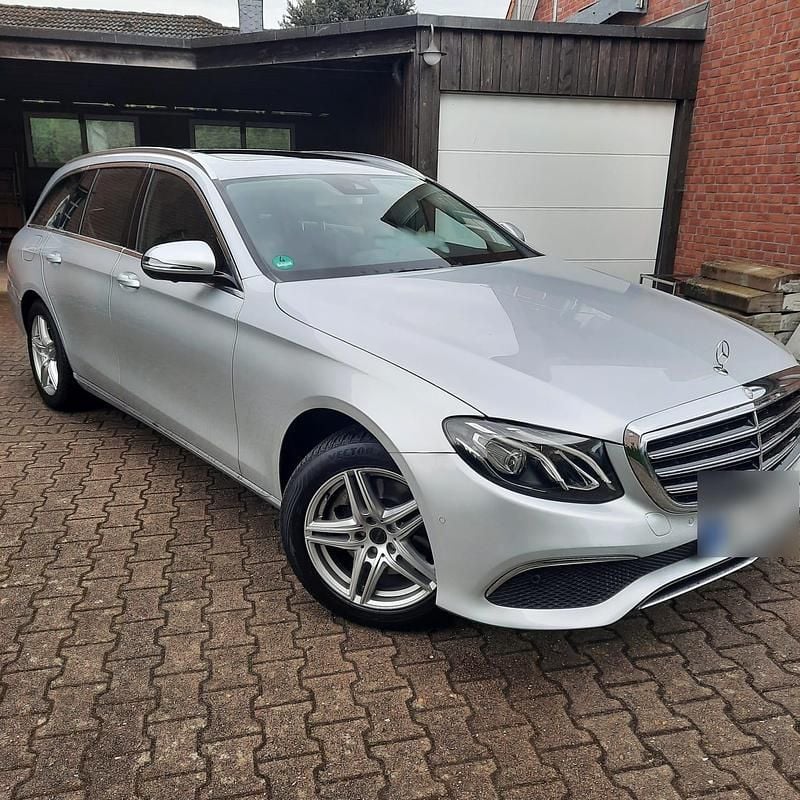 Gebraucht Mercedes E220 194 PS (142 kW) 2017 Silber Kombi