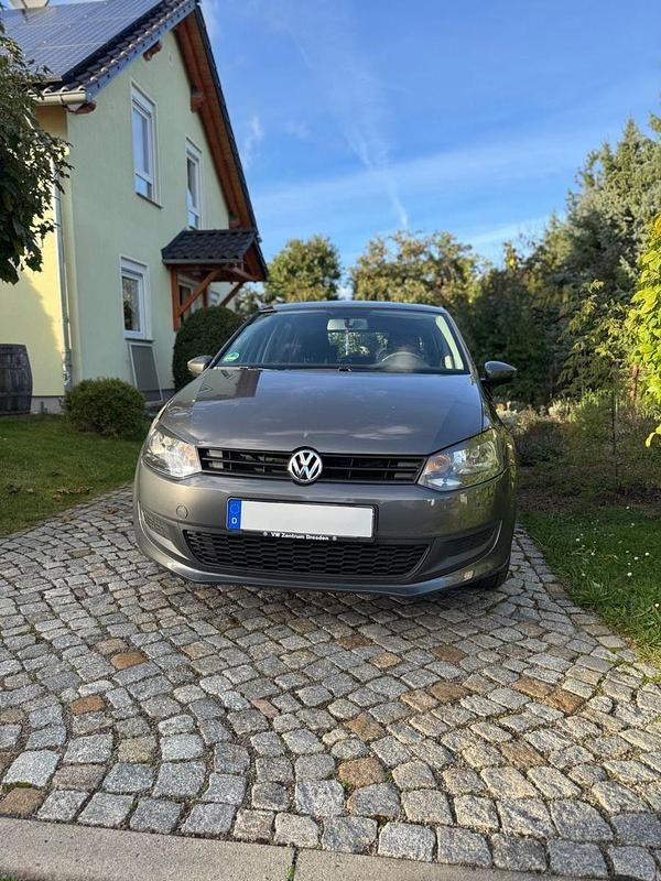 Grau Gebraucht 2010 VW Polo Kleinwagen | 4.000 € (Guter Preis) - Bild 1/4