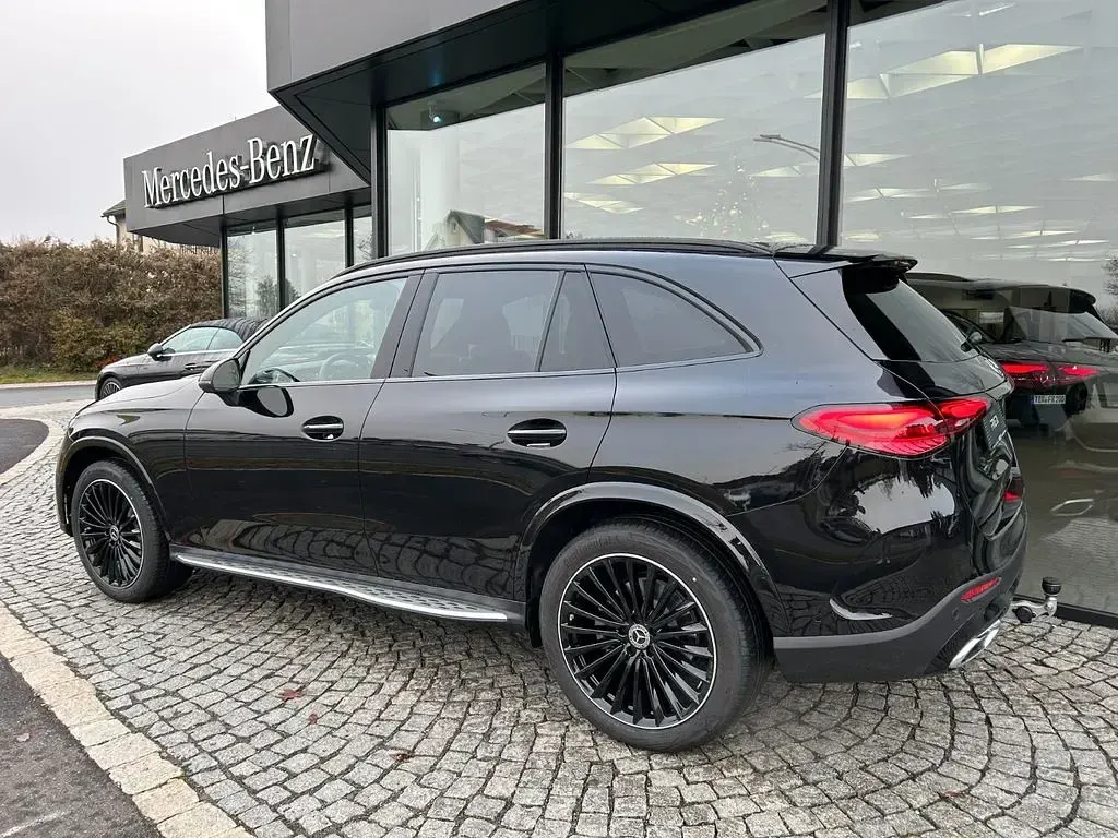 Gebraucht Mercedes GLC220 AMG 197 PS (144 kW) 2025 Schwarz SUV