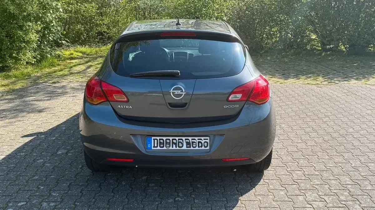 Occasion Opel Astra 87 ch (63 kW) 2012 Gris Berline