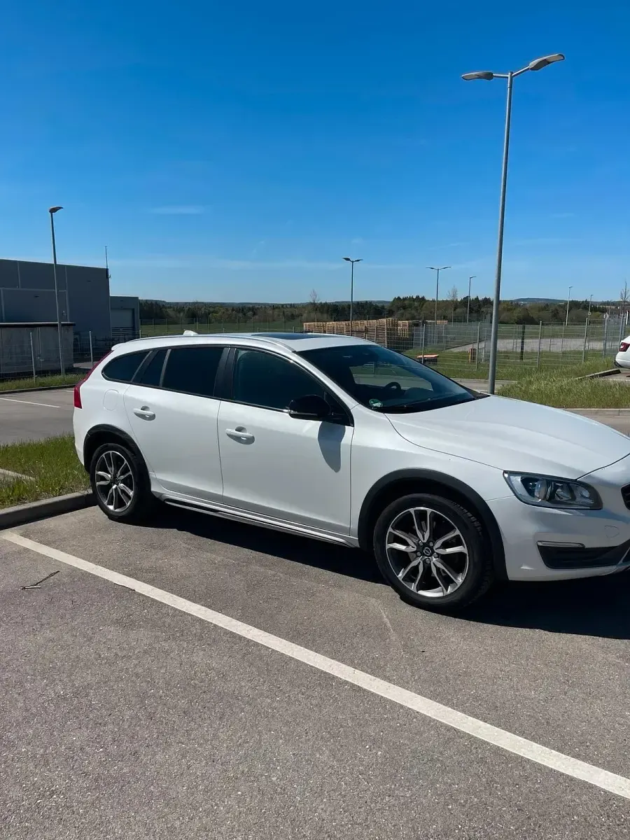 Gebraucht Volvo V60 CC 254 PS (186 kW) 2016 Weiß Kombi
