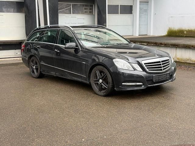 Gebraucht Mercedes E350 Avantgarde 265 PS (194 kW) 2012 Schwarz Kombi