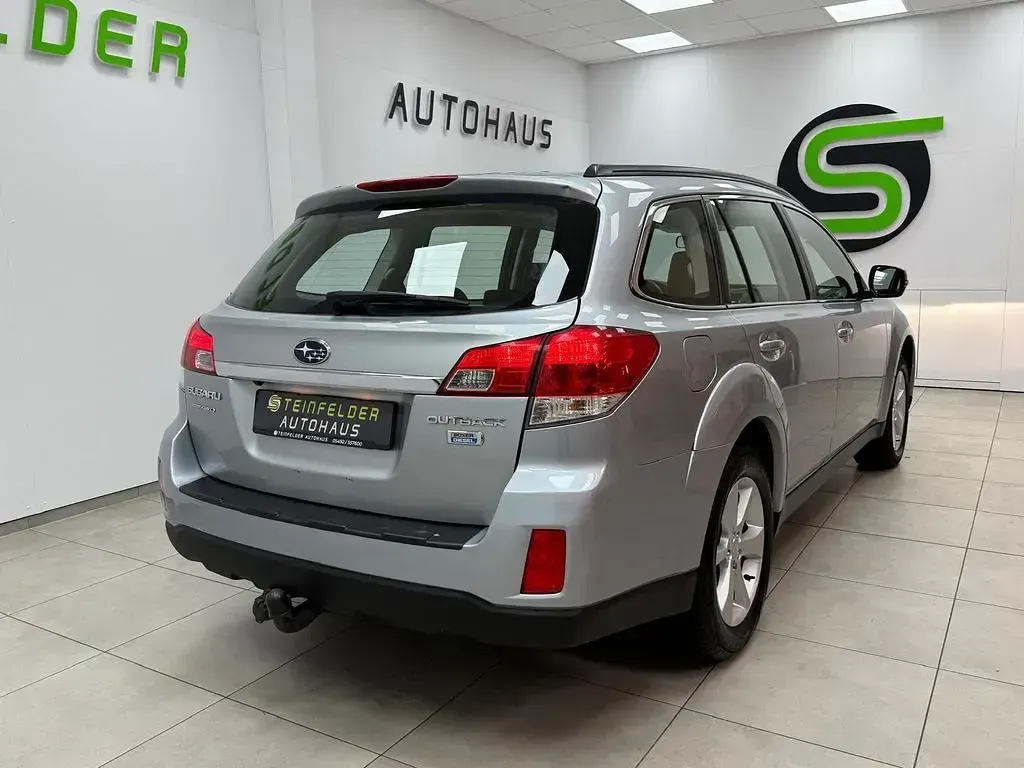 Gebraucht Subaru Outback 150 PS (110 kW) 2013 Silber Kombi