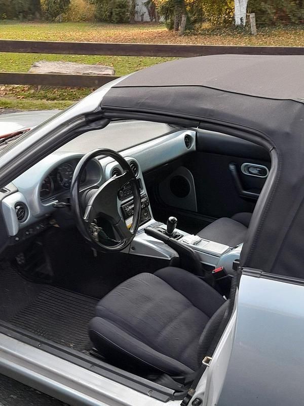Second-hand Mazda MX5 116 CP (85 kW) 1992 Andere farben Cabrio