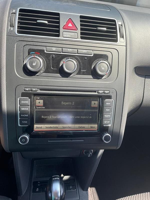 Gebraucht VW Touran 105 PS (77 kW) 2012 Schwarz Van / Kleinbus