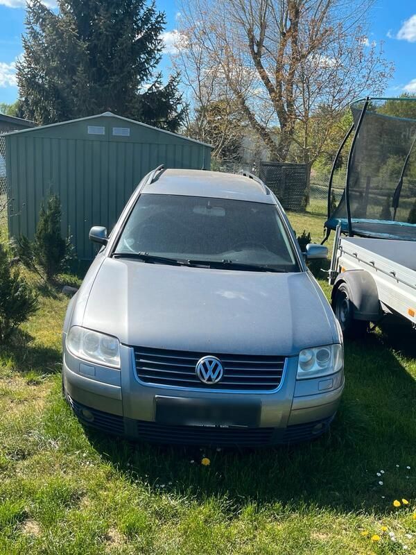 Grau Gebraucht 2002 VW Passat Kombi | 800 € (Superpreis) - Bild 1/4