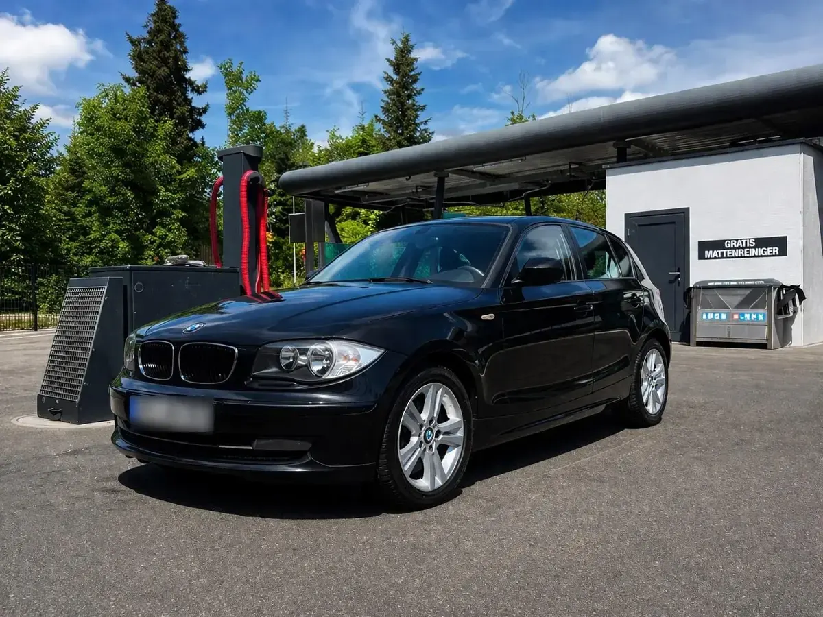 Gebraucht BMW 116 116 PS (85 kW) 2010 Schwarz Kleinwagen