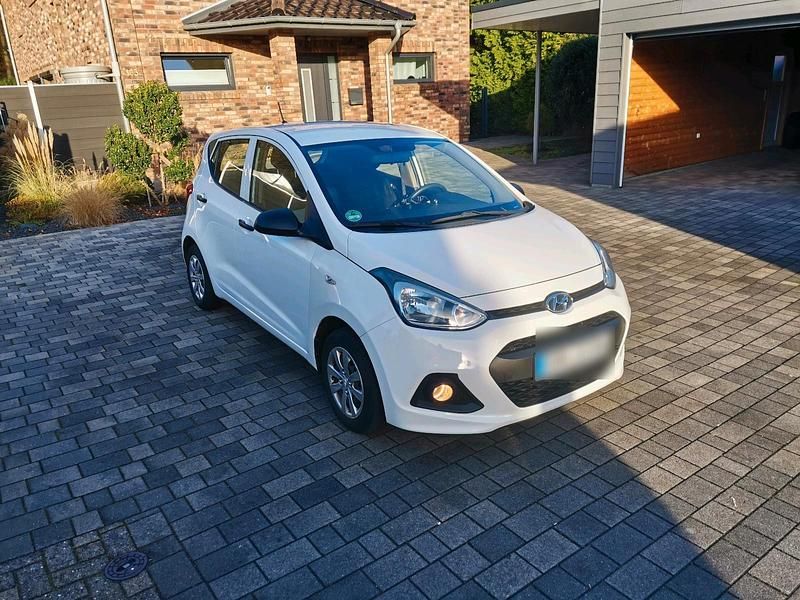 Weiß Gebraucht 2015 Hyundai i10 Kleinwagen | 5.000 € (Guter Preis) - Bild 1/4