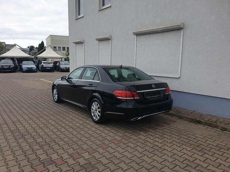 Gebraucht Mercedes E220 Avantgarde 170 PS (125 kW) 2015 Obsidianschwarz Limousine