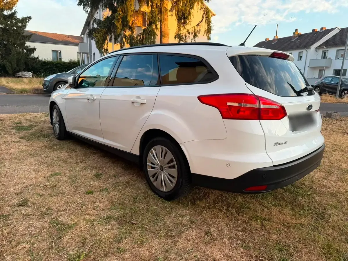 Gebraucht Ford Focus Business Edition 125 PS (91 kW) 2018 Weiß Kombi
