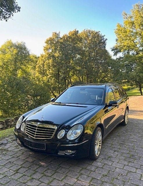 Schwarz Gebraucht 2007 Mercedes E320 Avantgarde Kombi | 4.450 € (Guter Preis) - Bild 1/4
