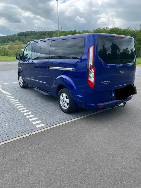 Gebraucht Ford Tourneo Titanium 170 PS (125 kW) 2018 Blau Van / Kleinbus