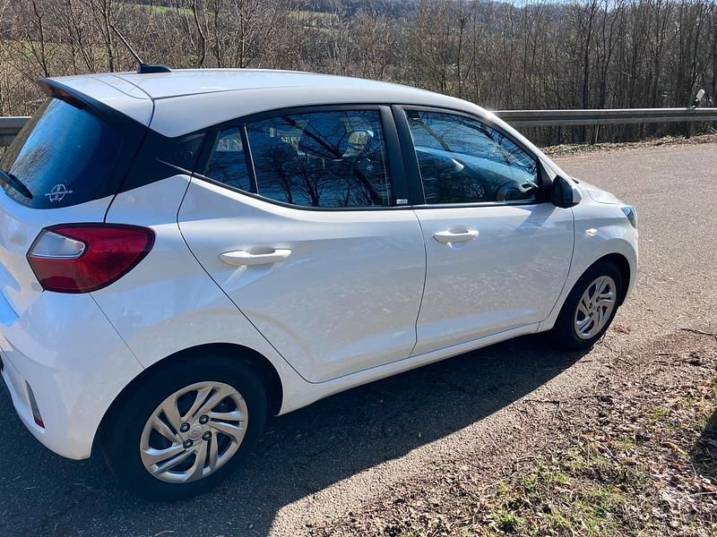 Gebraucht Hyundai i10 Select 67 PS (49 kW) 2021 Weiß Kleinwagen