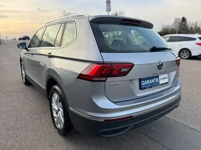 Gebraucht VW Tiguan Allspace Life 150 PS (110 kW) 2022 Silber SUV