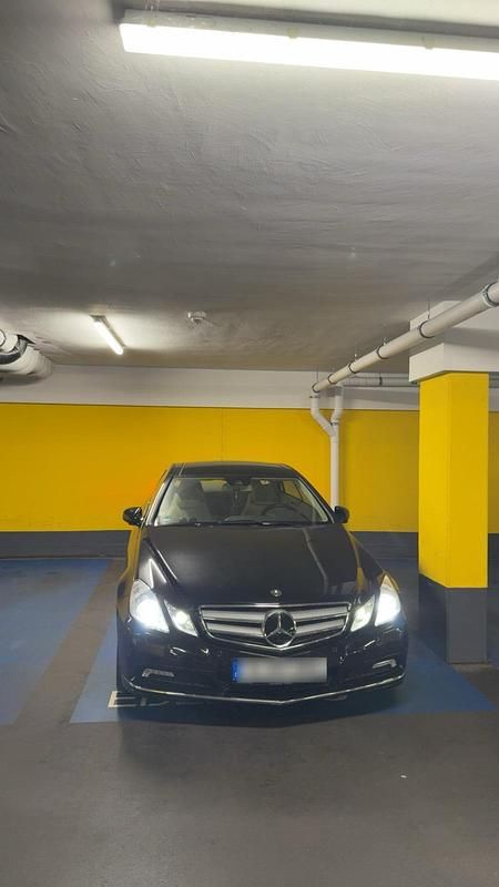 Gebraucht Mercedes E350 292 PS (214 kW) 2010 Schwarz Coupé