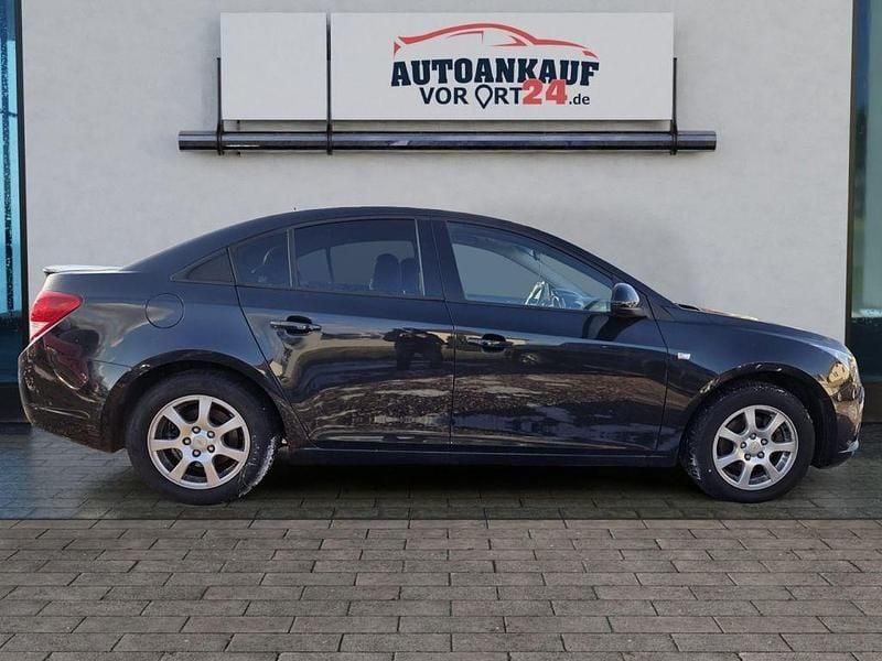 Gebraucht Chevrolet Cruze LT 150 PS (110 kW) 2011 Karbonschw graphitschw midnigh (grau) Limousine