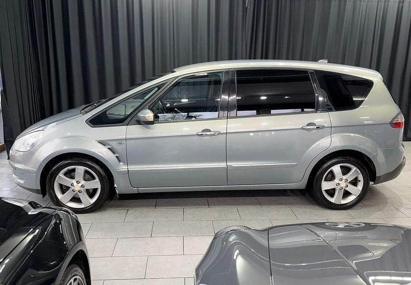 Gebraucht Ford S-MAX Titanium 140 PS (102 kW) 2009 Silber Van / Kleinbus