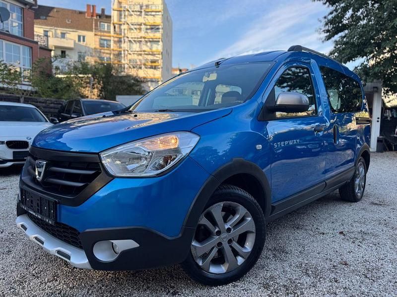 Blau Gebraucht 2016 Dacia Dokker Stepway Van | 9.450 € (Superpreis) - Bild 1/4