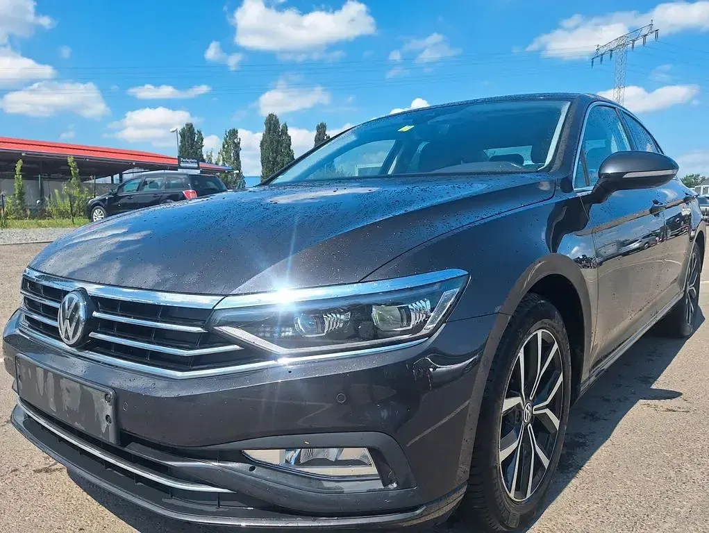 Gebraucht VW Passat Style 120 PS (88 kW) 2019 Grau Limousine