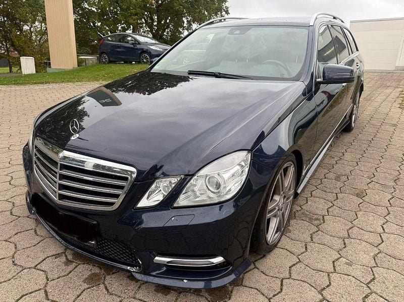 Gebraucht Mercedes E350 Avantgarde 265 PS (194 kW) 2012 Blau Limousine
