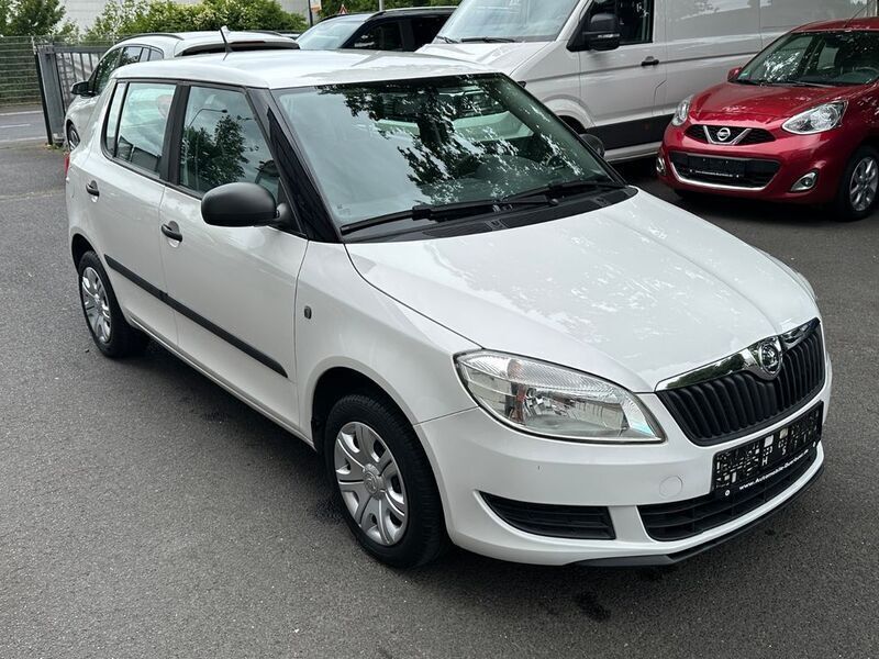 Weiß Gebraucht 2014 Skoda Fabia Cool Edition Limousine | 4.400 € (Superpreis) - Bild 1/4
